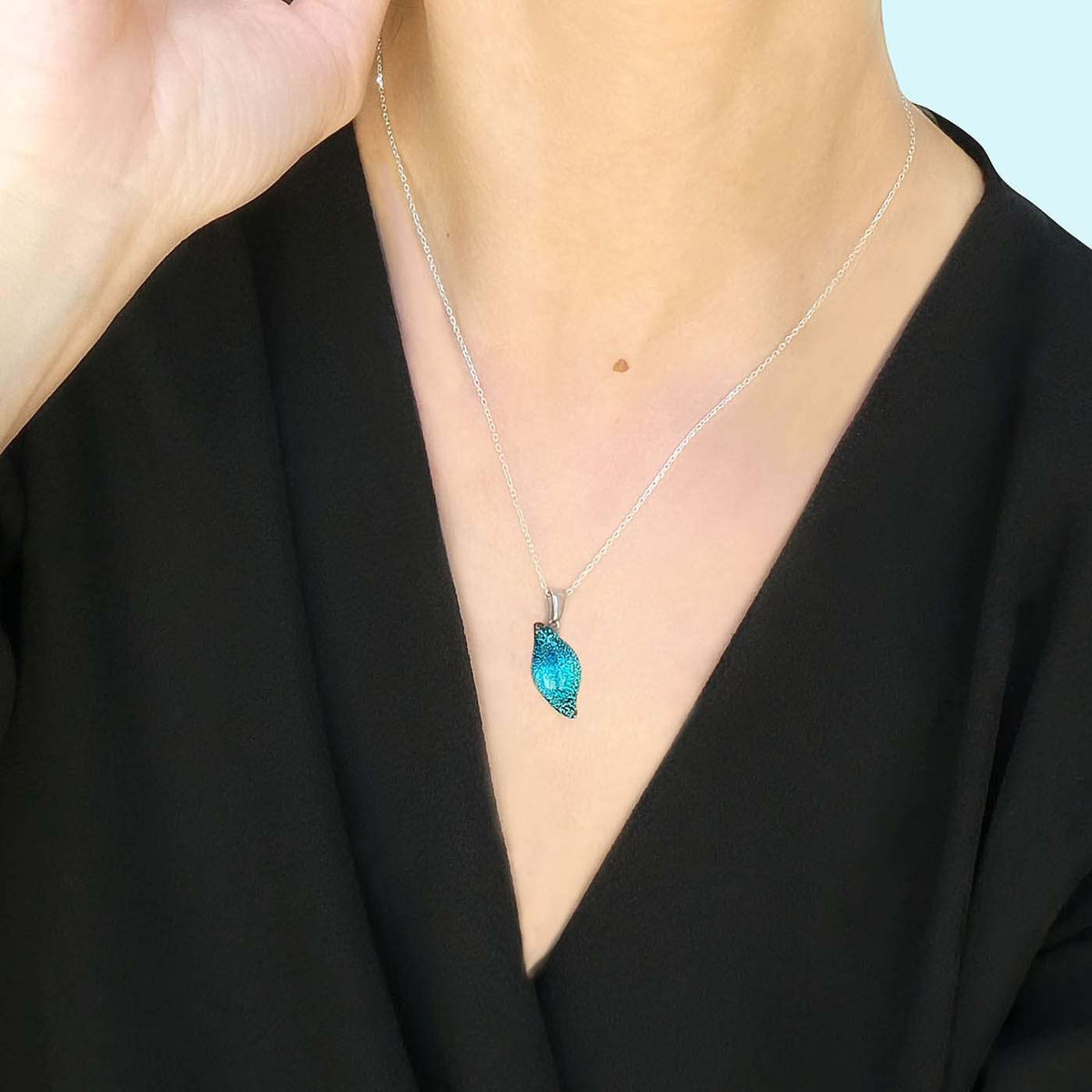 Microcosmoses NECKLACE NECKLACE VERT DE BLEU ~ TEAL | ALMOND | REFLET